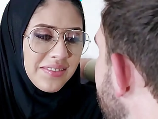 La wee arabe Angel Del Ray éjaculée fait des recherches sur les relations sexuelles