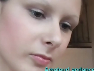 Горстка горячих едва достигших совершеннолетия подростков играет с членом pov