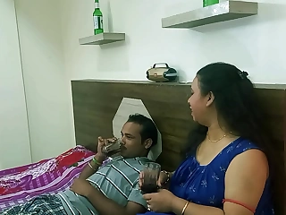 دیسی بنگالی بھابھی کو گرم شوہر کی ضرورت ہے! مایوس کٹر گرم، شہوت انگیز جنسی! واضح آڈیو