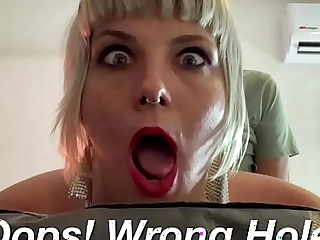 اوم جی یہ میری گدی پھنس گئی سوتیلی ماں کو حیرت انگیز مقعد بھاڑ میں جاتا ہے۔