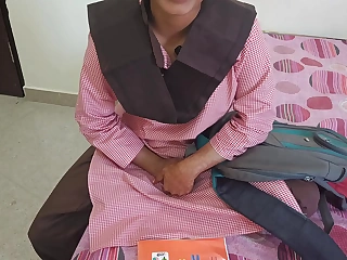گرم، شہوت انگیز انڈین دیسی طالب علم ٹیچر کے ساتھ تکلیف دہ چدائی کر رہا تھا، ڈوگی سٹائل اور ہندی آڈیو کے ساتھ بات چیت کرنے سے دور نہیں