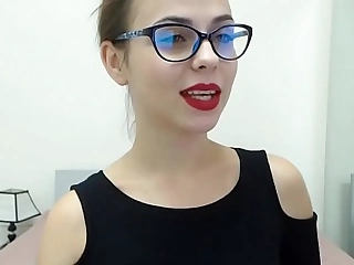 Jatuh cinta dengan remaja kutu buku berusia 18 tahun berpantat bulat