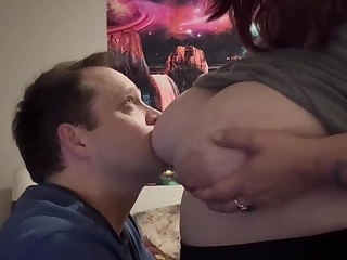 Mommy’s boobs are distended and need to regard nursed unfamiliar