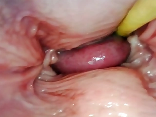 令人惊叹的内部视角。当我把精液射进她体内时，摄像头正对着她的阴道