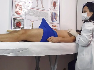 لقد أصبح ذكري صلبًا الآن، أعطني مرسومًا ليتم تمريره على الممرضة المثيرة