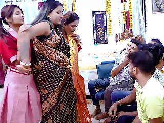 دیسی سیل ایبل سوتیلی ماں اپنی سوتیلی بیٹی کو سکھاتی ہے کہ جیسے بھی ہو دیسی اسٹائل گینگ بینگ مکمل فلم کے ساتھ پہلی بار