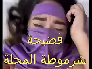 Sexe arabe : Mon mari m’a amené un client bien monté. Le proxénète m’a baisée partout. C’était la première fois que je ressentais un tel plaisir. J’étais trempée.