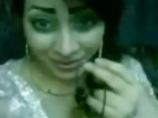 http://cutw.in/0ByC8sy A man takes a veiled prostitute and pulls down her pants