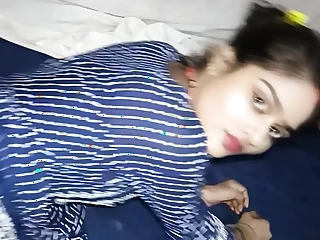 Gorgeous Indian Muslim bhabhi teases with her curves in a super hot desi mms scene.