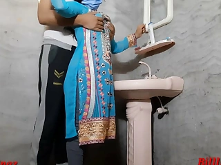 Indian Beautiful girlfriend Shacking up In Washroom
